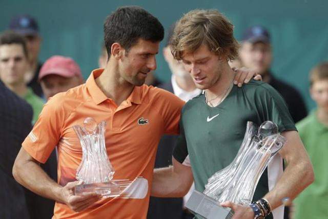 在赛前会议 在赛前会议