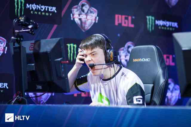 保持冷静 保持冷静