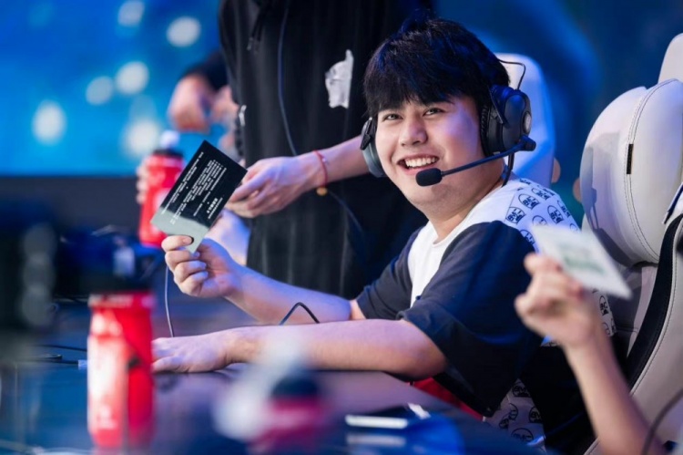 红白埃森虽 红白埃森虽